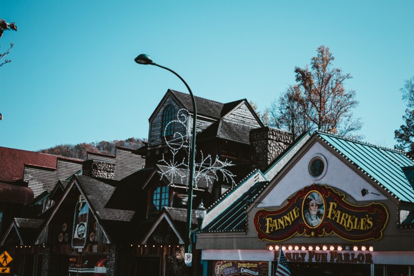 The Quick Gatlinburg Travel Guide: Mountains, Magic, and Much More!